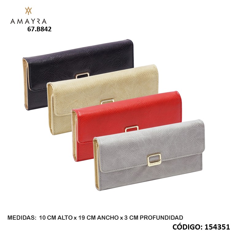 Billetera amayra sobre 67.b842